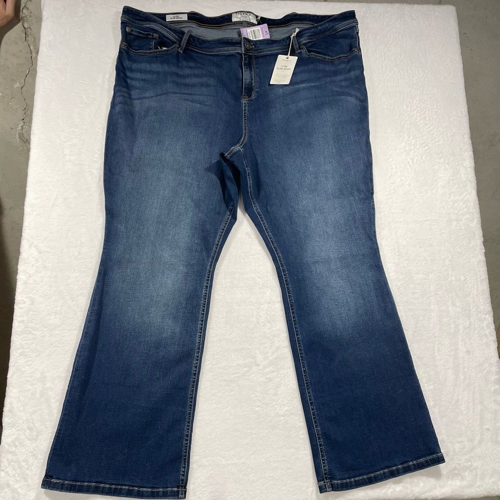 NWT Torrid Luxe Slim Bootcut Jeans Stretch Casual Bootcut Flare Medium Wash